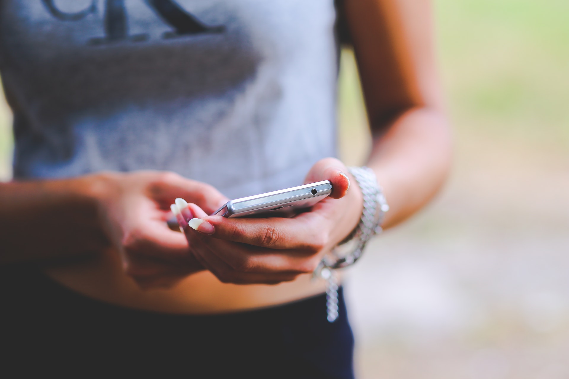 cell-phone-in-hands-6111